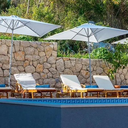 Lazine Sleeps 6 With Pool And Air Con *