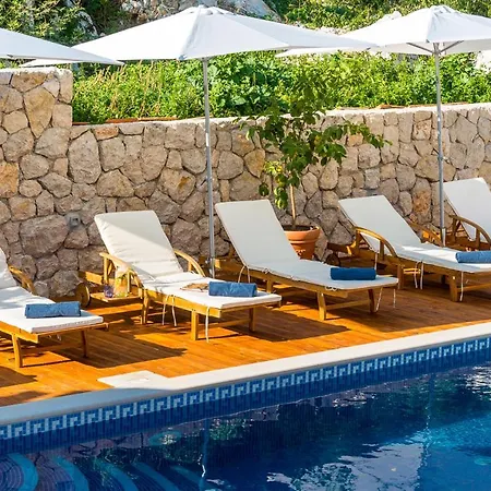Lazine Sleeps 6 With Pool And Air Con *