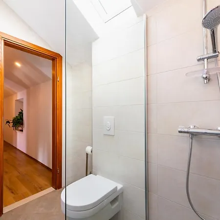 Lazine Sleeps 6 With Pool And Air Con 别墅 Celopeci