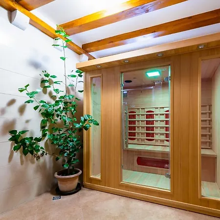 Lazine Sleeps 6 With Pool And Air Con Villa Celopeci