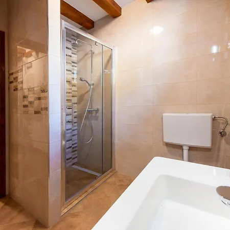 Lazine Sleeps 6 With Pool And Air Con Villa