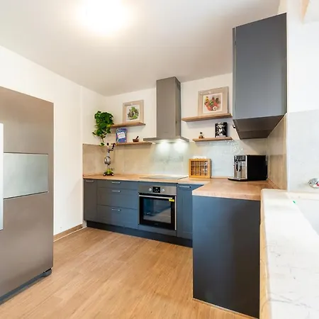Lazine Sleeps 6 With Pool And Air Con * Celopeci