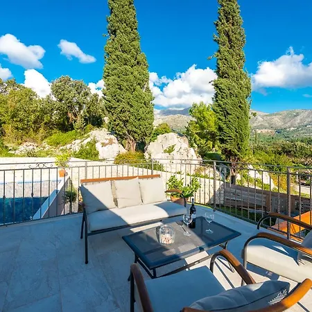 Villa Lazine Sleeps 6 With Pool And Air Con Celopeci