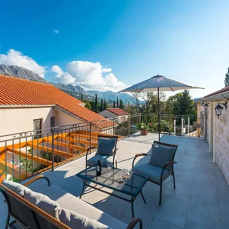 Lazine Sleeps 6 With Pool And Air Con