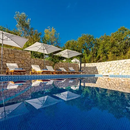 Lazine Sleeps 6 With Pool And Air Con *